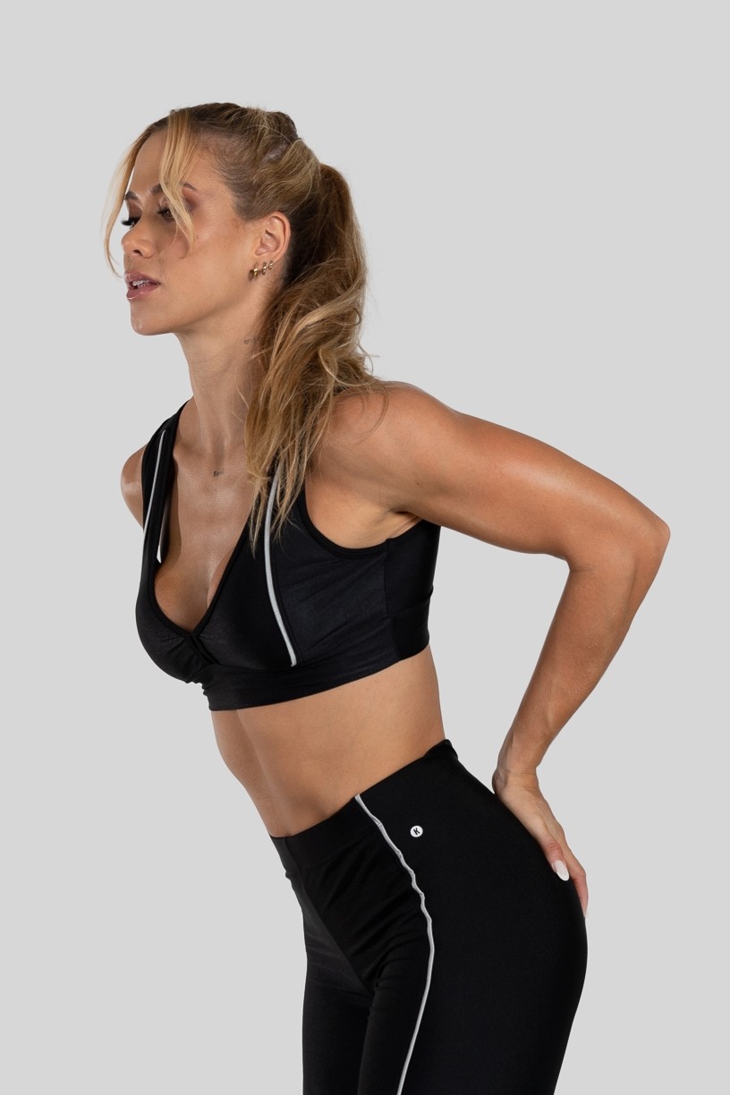 Top com Recorte e Vivo (Preto / Prata) | Ref: K3135-