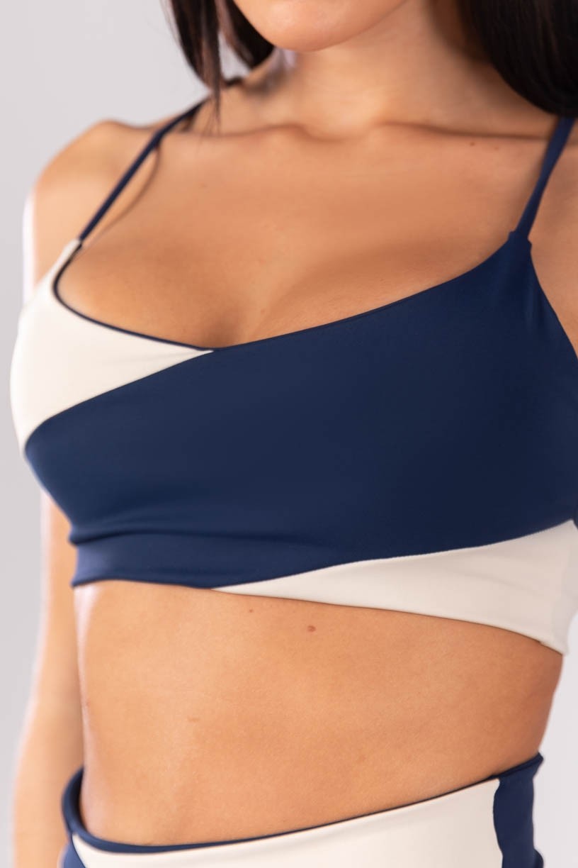K4110-A_Top_com_Recortes_Assimetricos_Azul_Marinho__Bege__Ref:_K4110-A