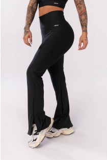 Calça Flare com Abertura Lateral (Preto) | Ref: K4004-A