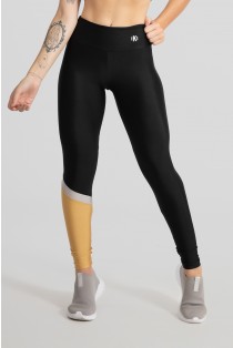 Calça Legging Tecido Platinado com Recorte Diagonal em uma Perna (Preto / Ouro / Prata) | Ref: GO474-A