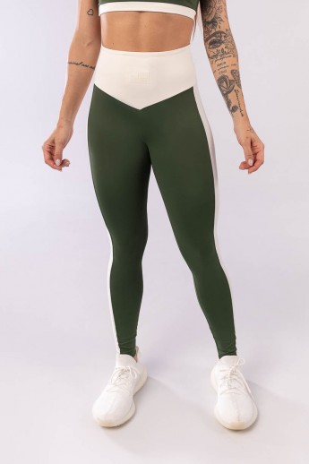 Calça Legging com Cós V e Faixa Lateral (Verde Militar / Off-White) | Ref: K3951-C