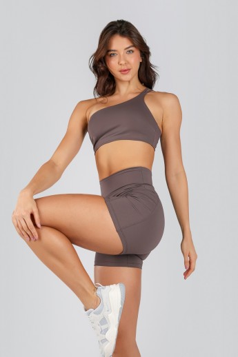 K4717-A_Short_com_Recorte_no_Cos_e_Bolsos_nas_Laterais_Trufa__Ref:_K4717-A