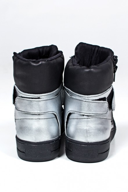 Sneaker Unissex Preto com Prata (Sola Preta) | Ref: KS-T35-001
