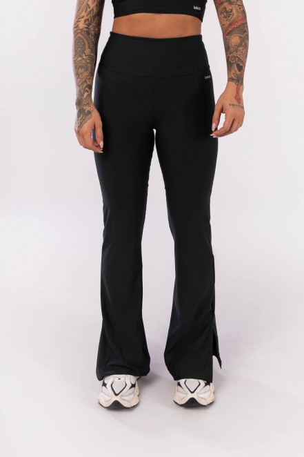 Calça Flare com Abertura Lateral (Preto) | Ref: K4004-A