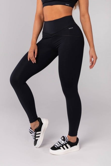K4135-A_Calca_Legging_com_Recortes_no_Quadril_Preto__Ref:_K4135-A