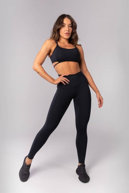 K4149-B_Calca_Legging_com_Bolsos_e_Chapado_Cruzado_na_Cintura_Preto__Ref:_K4149-B