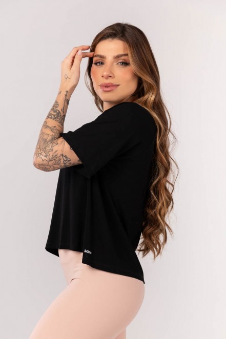 Blusa Raglan com Costas Alongadas (Preto) | Ref: K4260-A