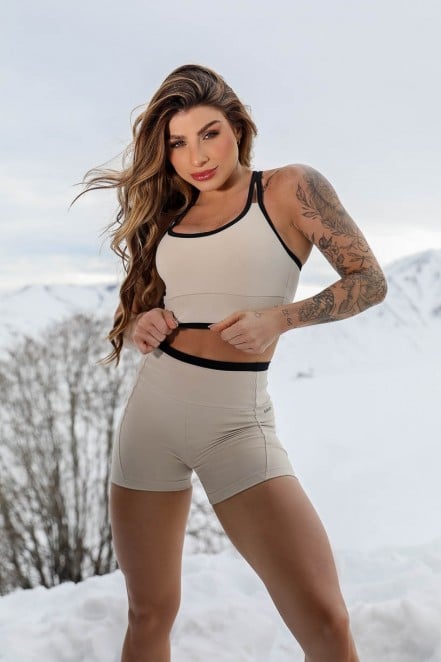 K4275-A_Short_com_Recorte_e_Cos_de_Vira_Bege__Preto__Ref:_K4275-A
