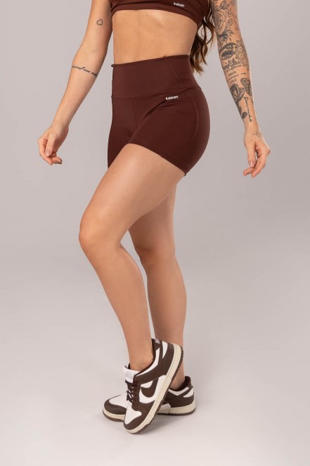Short com Cós em V e Recortes (Marrom Escuro) | Ref: K4082-D