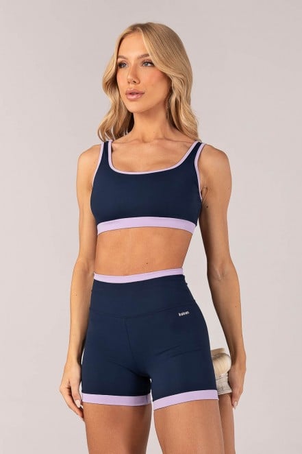 K4366-A_Short_com_Vira_e_Barra_Contrastante_Azul_Marinho__Lilas__Ref:_K4366-A