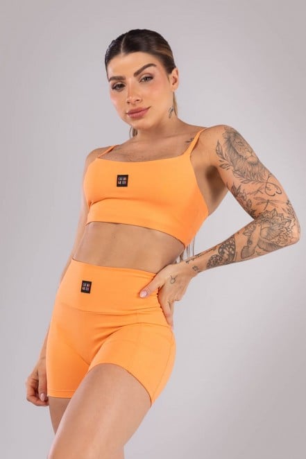 K3872-D_Short_com_Bolso_e_Cos_em_V_nas_Costas_Laranja_Claro__Ref:_K3872-D