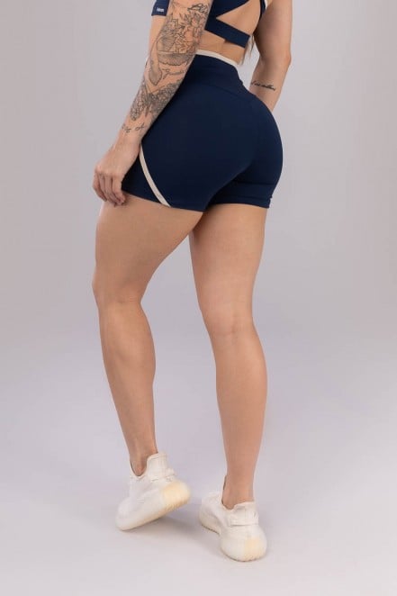 Short com Cós de Vira e Chapado (Azul Marinho / Bege) | Ref: K4420-A