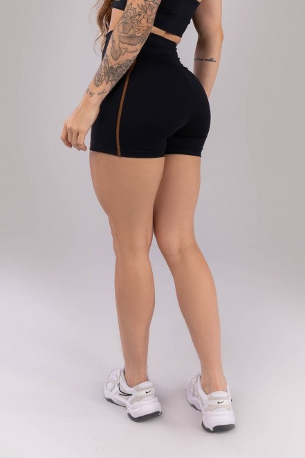 Short com Bolsos e Cobertura Contrastante (Preto) | Ref: K4435-A