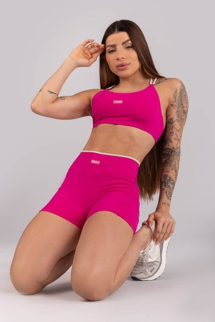 K4452-B_Short_com_Recortes_e_Cos_de_Vira_Contrastante_Rosa_Choque__Bege__Ref:_K4452-B