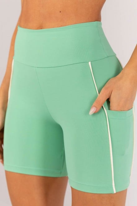K4607-A_Bermuda_com_Vivos_e_Bolsos_nas_Laterais_Verde_Menta__Off-White__Ref:_K4607-A