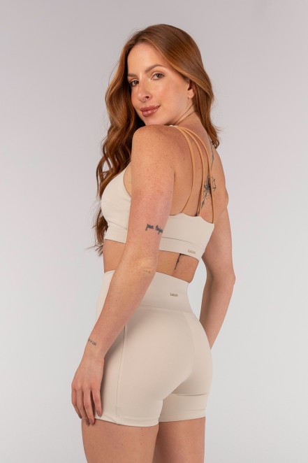 Top com Decote Assimétrico, Abertura e Alças nas Costas (Off-White / Caramelo) | Ref: K4661-A