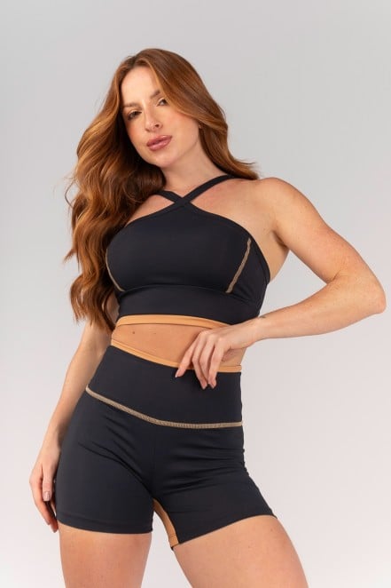 K4668-A_Short_com_Vira_e_Recorte_Entrepernas_Preto__Caramelo__Ref:_K4668-A