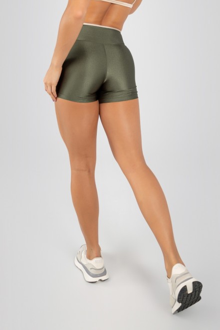 Short com Cós Transpassado e Vira (Verde Militar / Champagne) | Ref: K4330-C