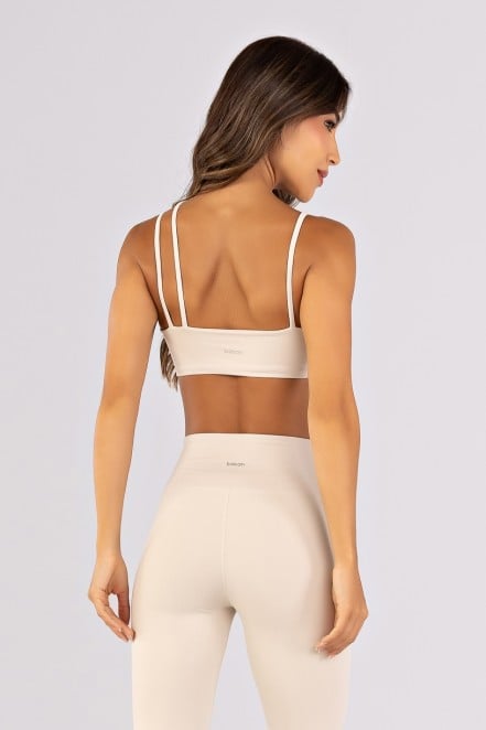 Top com Decote Reto e Alças Assimétricas (Off-White) | Ref: K4799-B