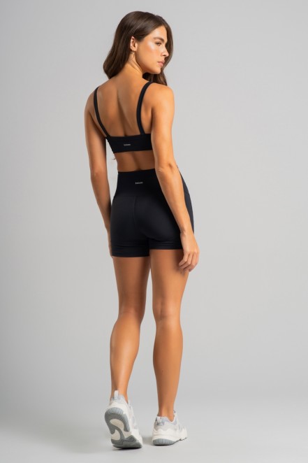 Short sem Cós Aparente e Recorte Lateral (Preto) | Ref: K4829-B