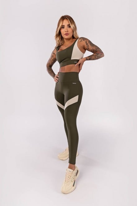 K4011-B_Calca_Legging_Bicolor_com_Recortes_Verde_Militar__Off-White__Ref:_K4011-B