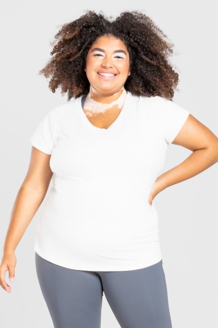 Camiseta Raglan Básica Plus Size (Off-White) | Ref: KP3082-G