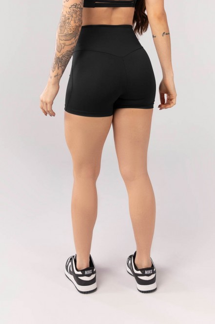 Short com Cós em V e Recortes (Preto) | Ref: K4082-A