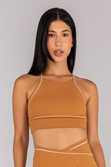 K4685-B_Top_Halter_com_Vivo_Contrastante_nas_Alcas_Amendoa__Off-White__Ref:_K4685-B