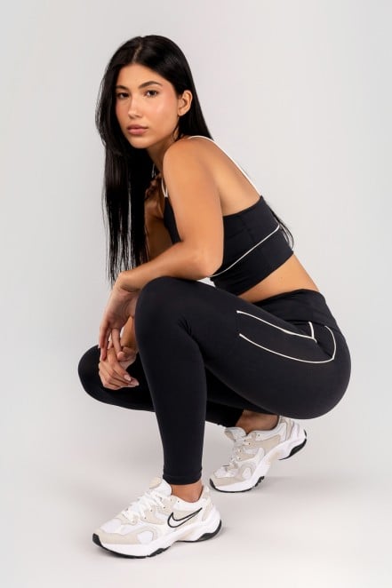 K4677-A_Calca_Legging_com_Vivos_na_Lateral_e_Recorte_Preto__Champagne__Ref:_K4677-A
