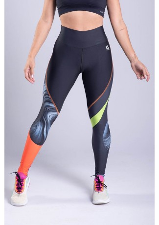 Calça Legging Lisa com Recorte Estampa Digital na Coxa (Preto / Solar System) | Ref: K3416-A