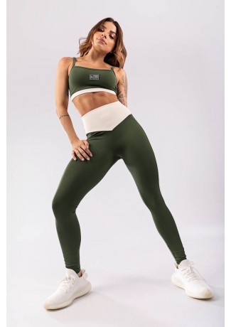 Calça Legging com Cós V e Faixa Lateral (Verde Militar / Off-White) | Ref: K3951-C