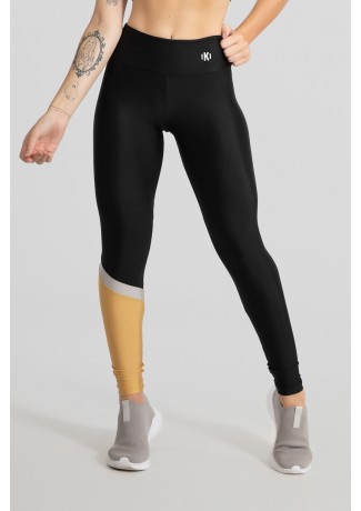 Calça Legging Tecido Platinado com Recorte Diagonal em uma Perna (Preto / Ouro / Prata) | Ref: GO474-A