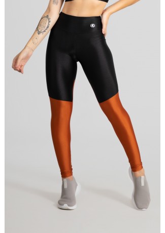 Calça Legging Tecido Platinado com Recorte em Diagonal (Preto / Bronze) | Ref: GO470-A