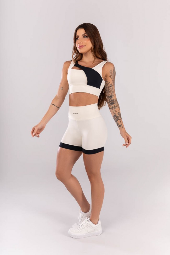 Short Bicolor com Pala Off White Preto Ref K3981 A Kaisan